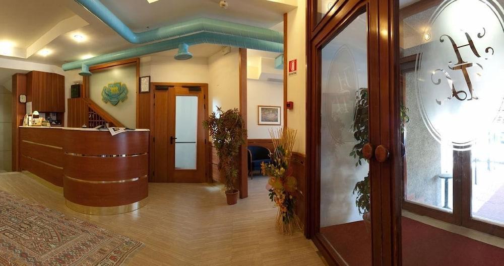 Hotel Ristorante Tre Leoni Somma Lombardo Kültér fotó