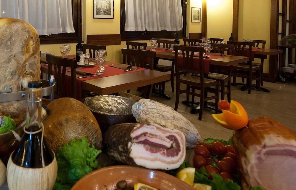Hotel Ristorante Tre Leoni Somma Lombardo Kültér fotó