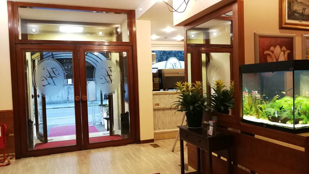 Hotel Ristorante Tre Leoni Somma Lombardo Kültér fotó