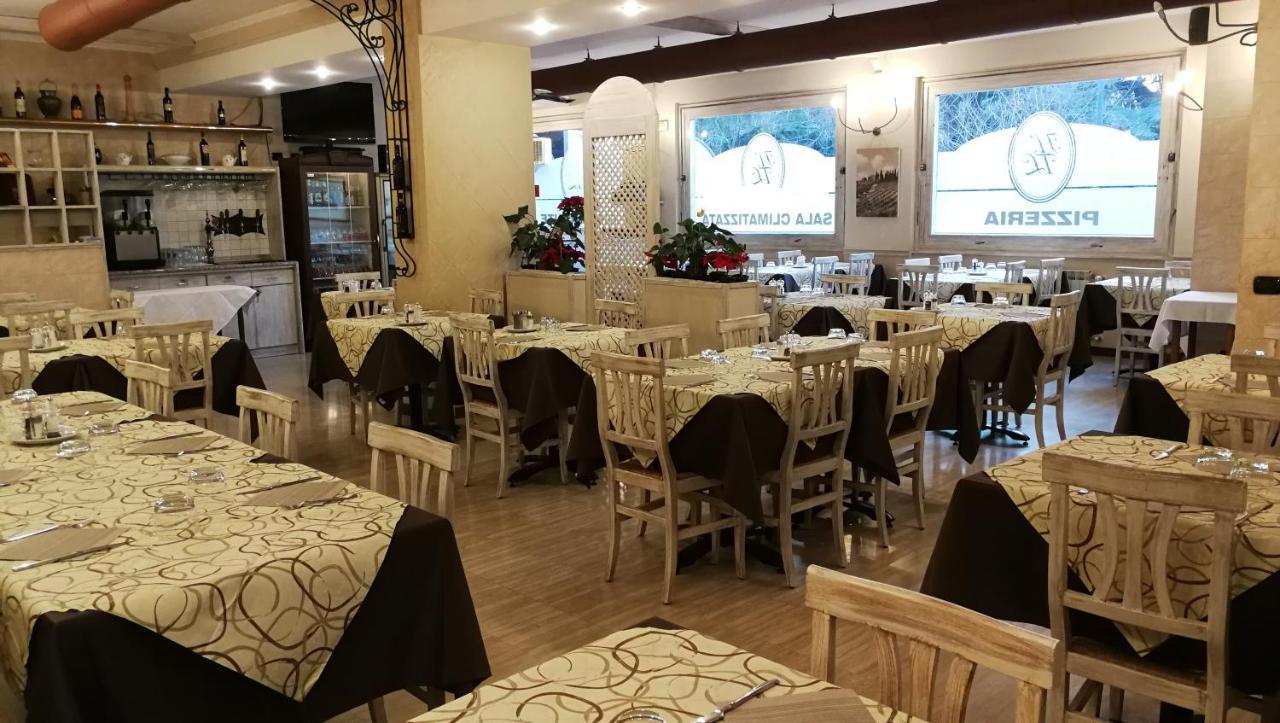 Hotel Ristorante Tre Leoni Somma Lombardo Kültér fotó