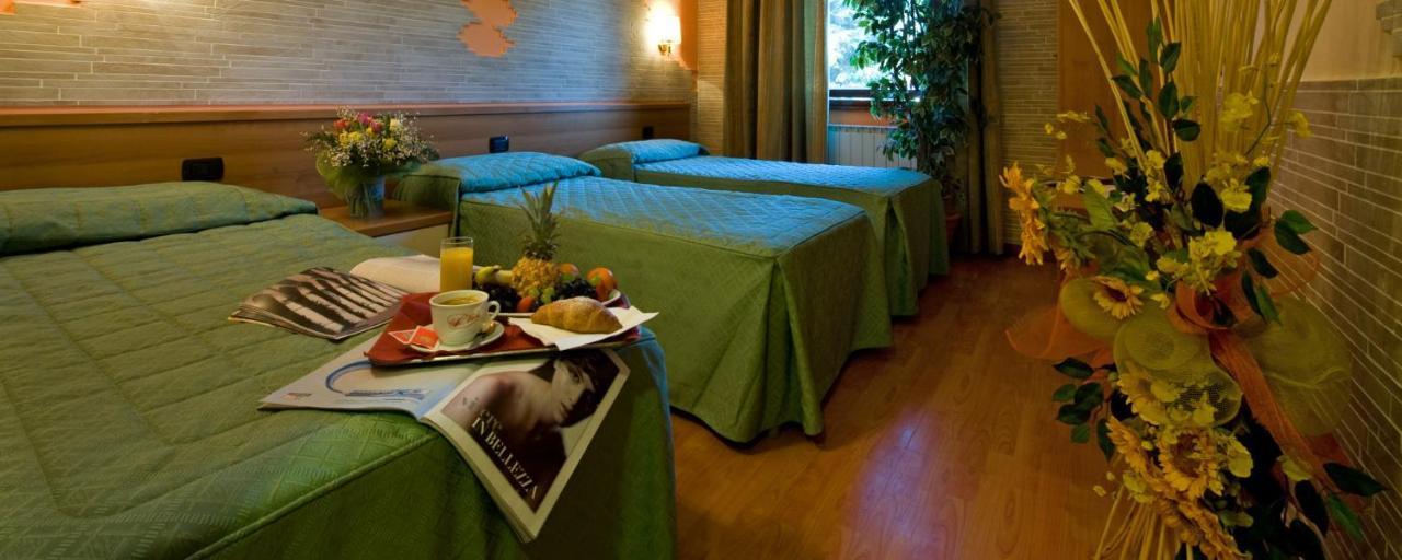 Hotel Ristorante Tre Leoni Somma Lombardo Kültér fotó